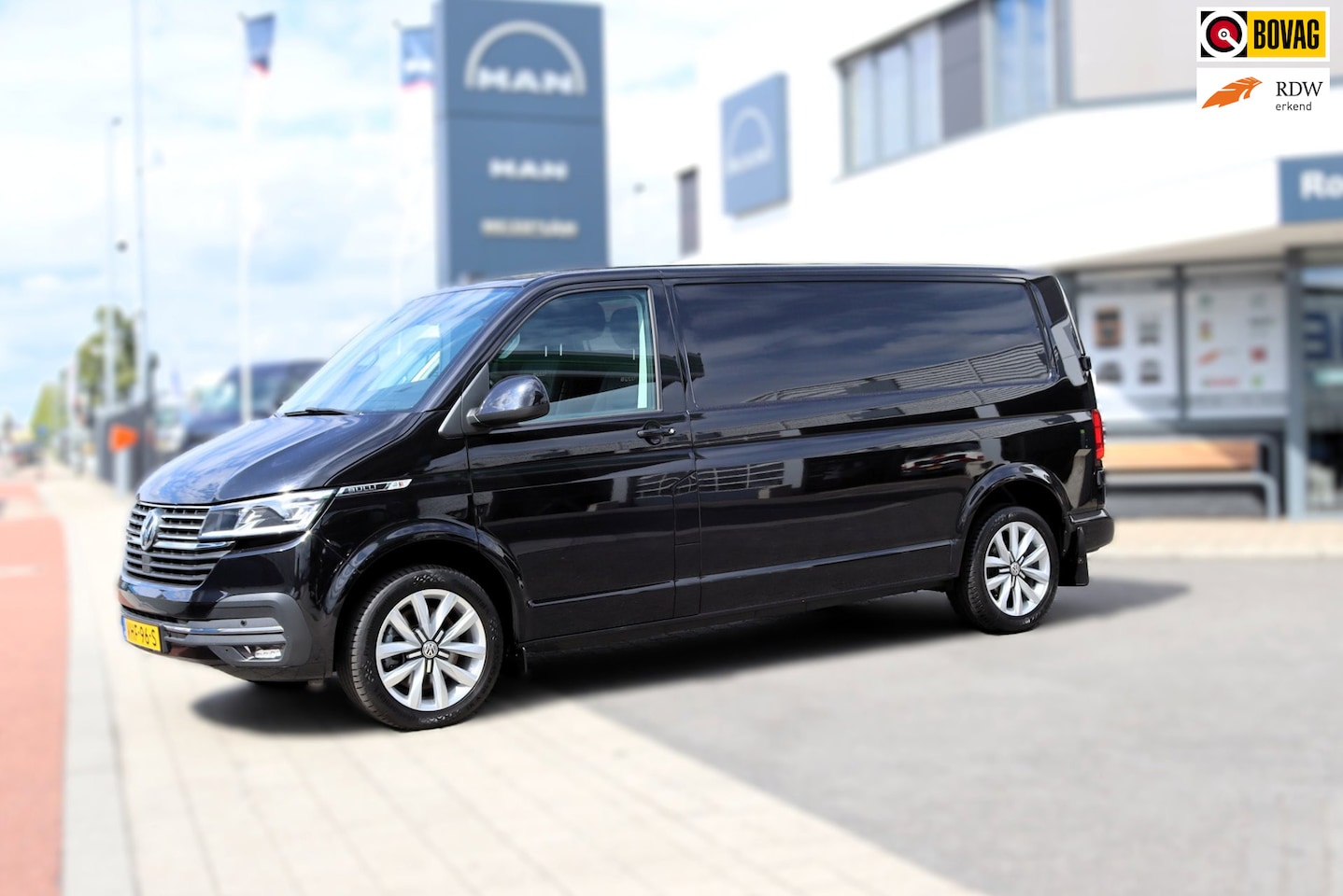 Volkswagen Transporter - Bulli 199 pk DSG Automaat, lederen bekleding, LED, 18"LMV , Navi etc. - AutoWereld.nl