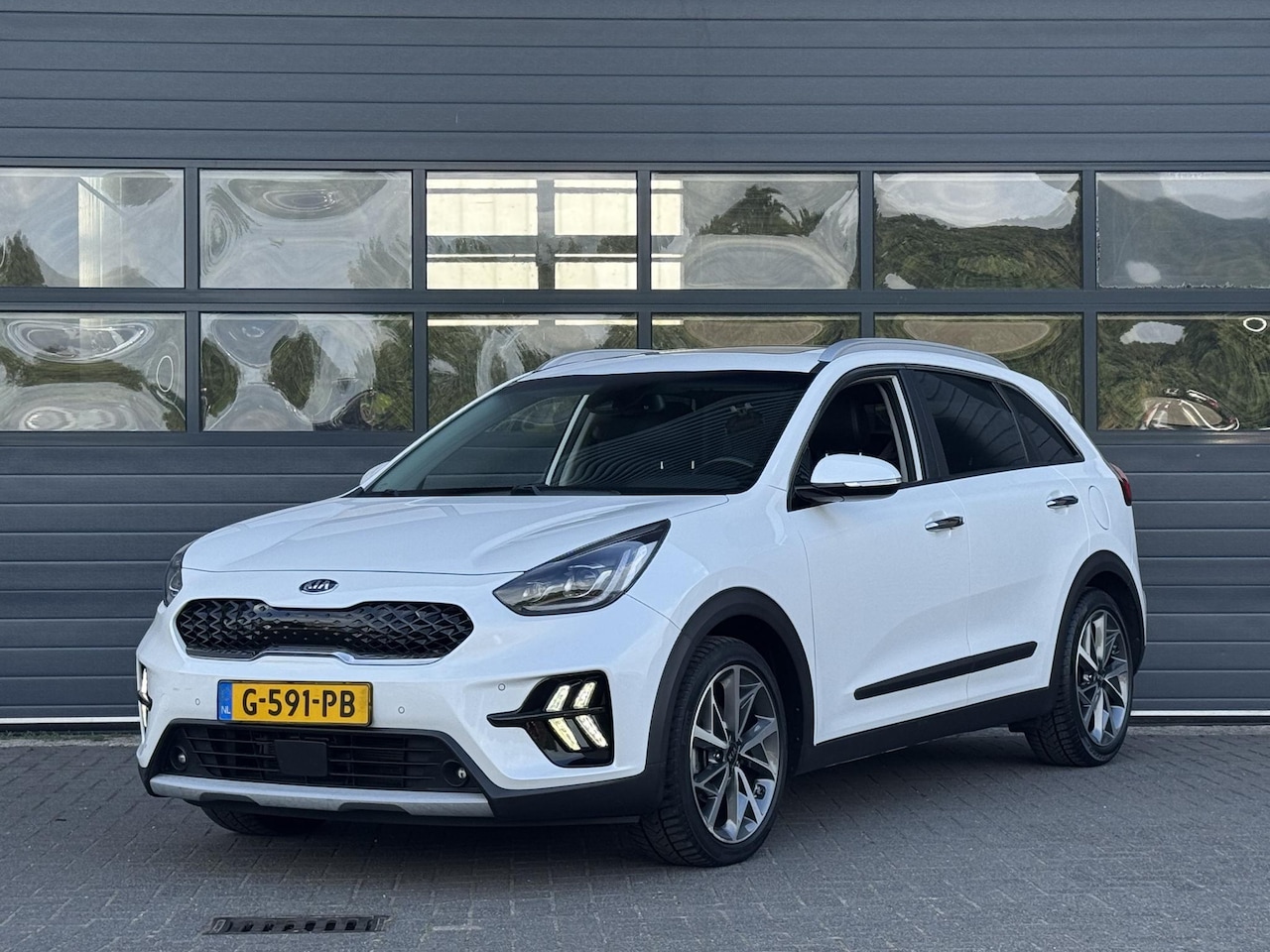 Kia Niro - 1.6 GDi HYBRID EXECUTIVELINE I AUTOMAAT I TREKHAAK I SCHUIFDAK I NIEUW MODEL - AutoWereld.nl