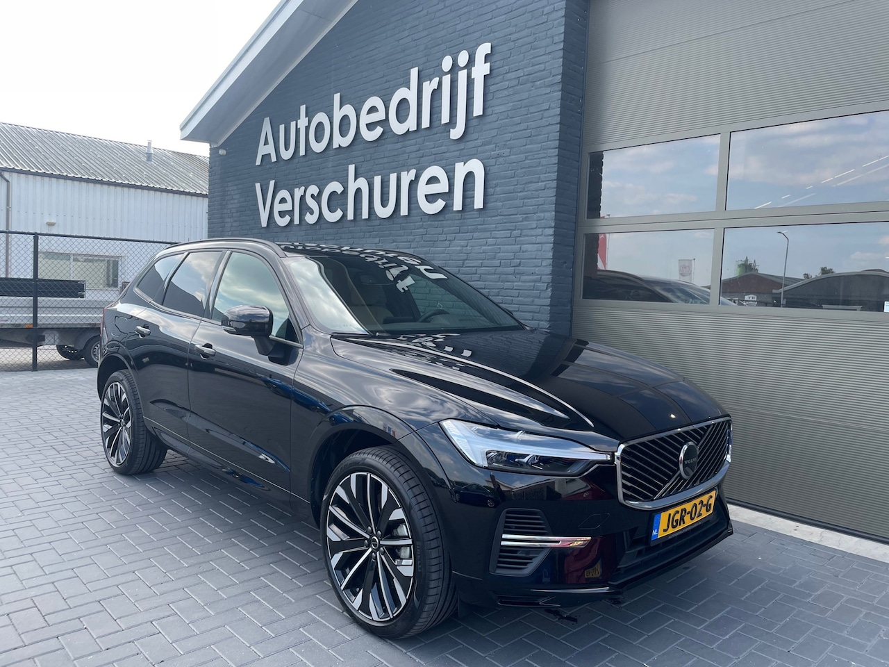 Volvo XC60 - 2.0 T6 Plug-in hybrid AWD Essential facelift stoel + stuurverwarming trekhaak 21 inch - AutoWereld.nl