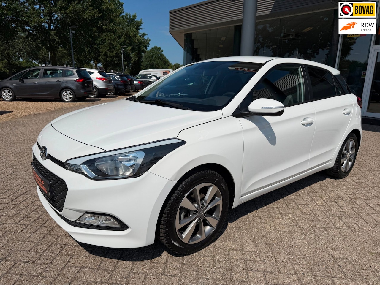 Hyundai i20 - Automaat, Navi, camera, Cruise control. LDS, Bluetooth, etc - AutoWereld.nl