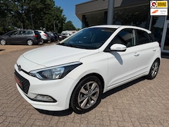 Hyundai i20 - Automaat, Navi, camera, Cruise control. LDS, Bluetooth, etc