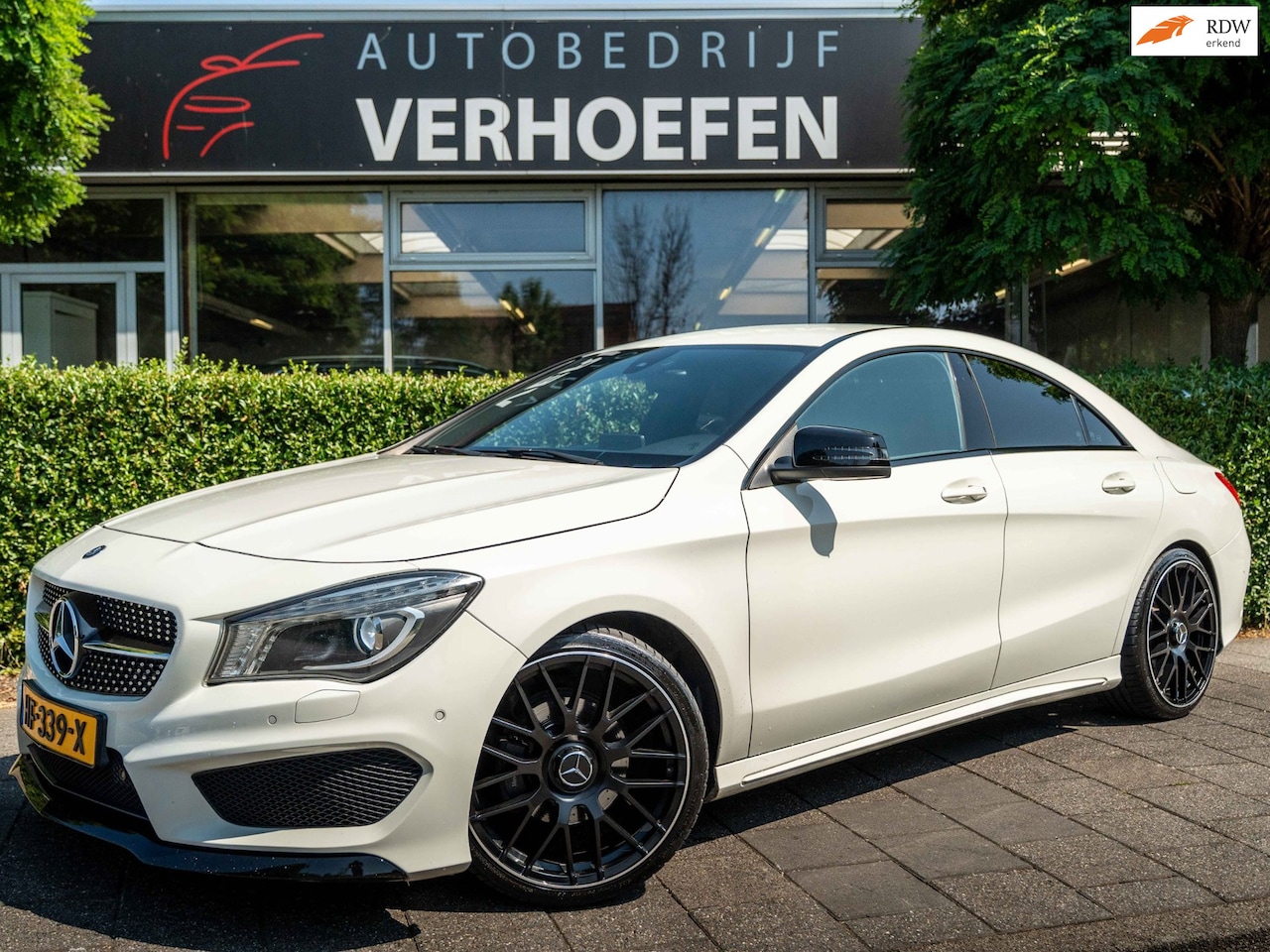 Mercedes-Benz CLA-Klasse - 180 OrangeArt Edition - AUTOMAAT - XENON - STOEL VERW - TREKHAAK - - AutoWereld.nl