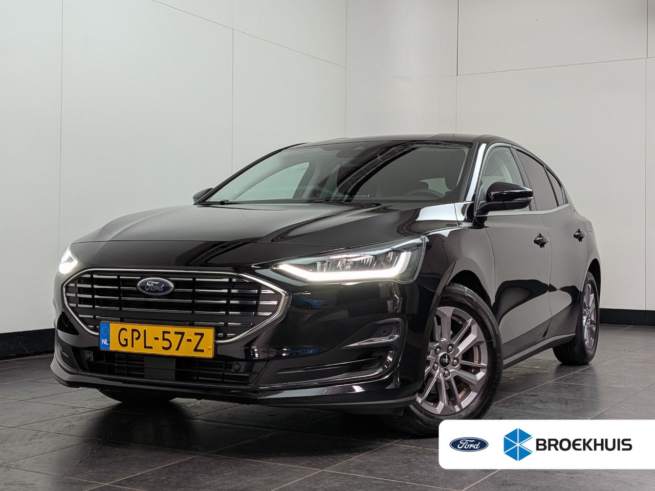 Ford Focus - 1.0 EcoBoost Hybrid Titanium | 1e Eigenaar! | Winterpack | Navi | LED | Clima | Parkeersen - AutoWereld.nl