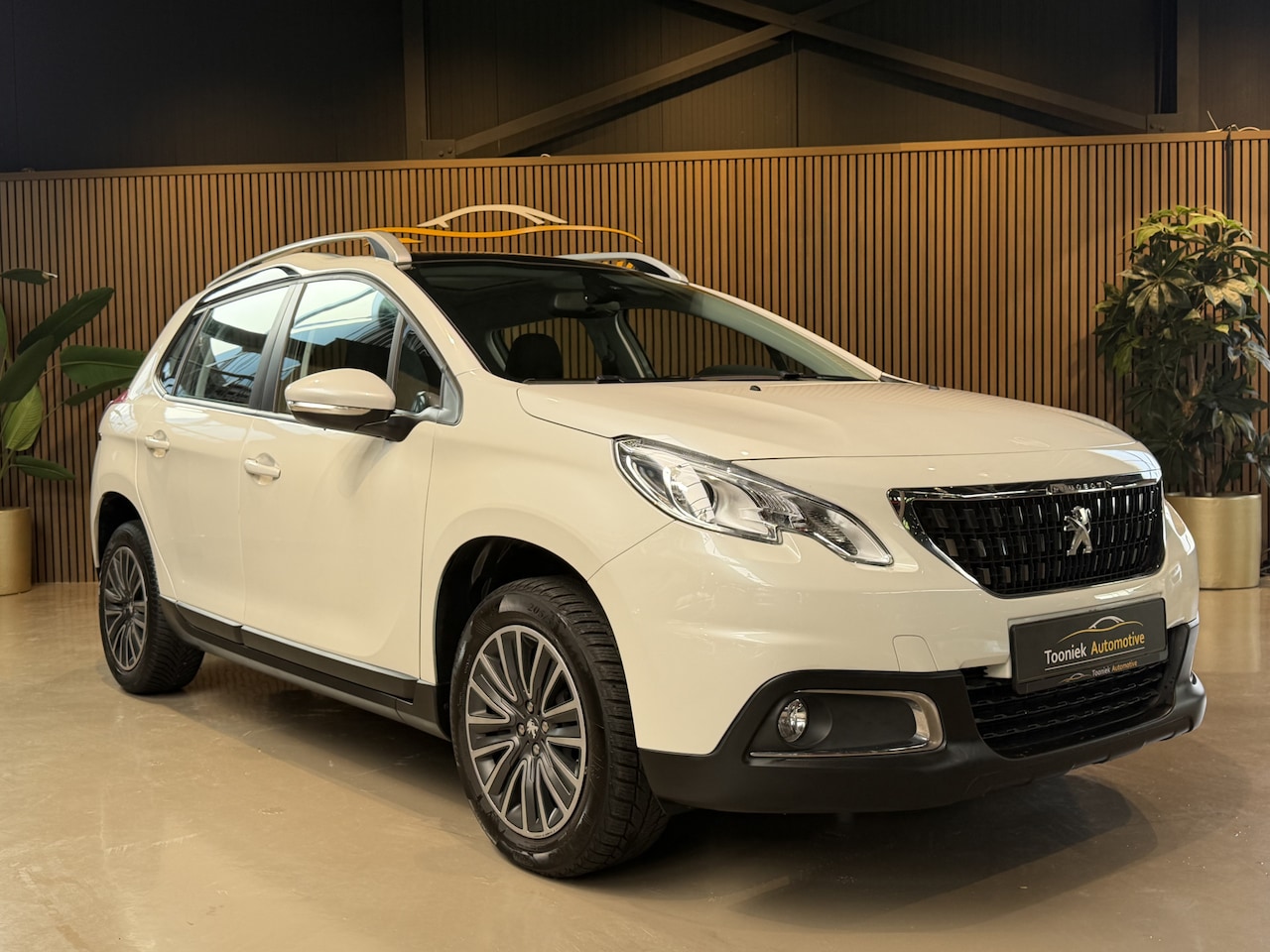 Peugeot 2008 - 1.2 PureTech Active panoramadak | climate/cruise control | Automaat | Trekhaak | Navigatie - AutoWereld.nl