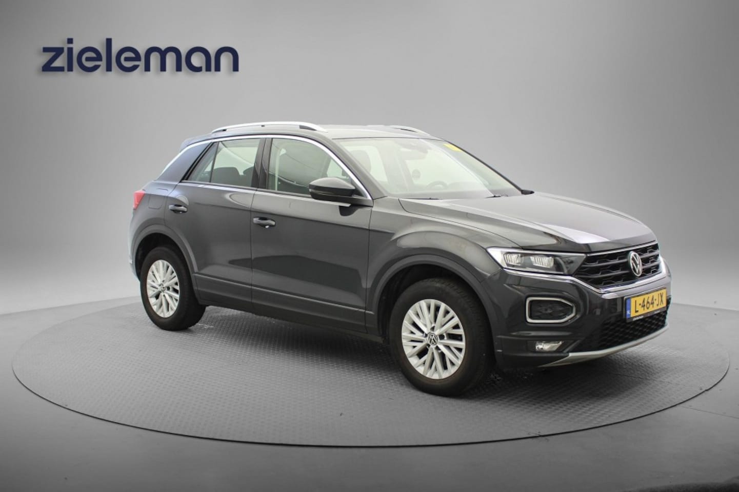 Volkswagen T-Roc - 1.5 TSI Style Business - Trekhaak, Camera, Digitaal Cockpit - AutoWereld.nl
