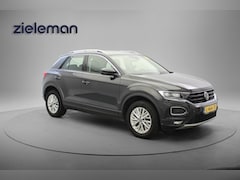 Volkswagen T-Roc - 1.5 TSI Style Business Automaat - Carplay, Adapt. Cruise, Clima, Afn. Trekhaak