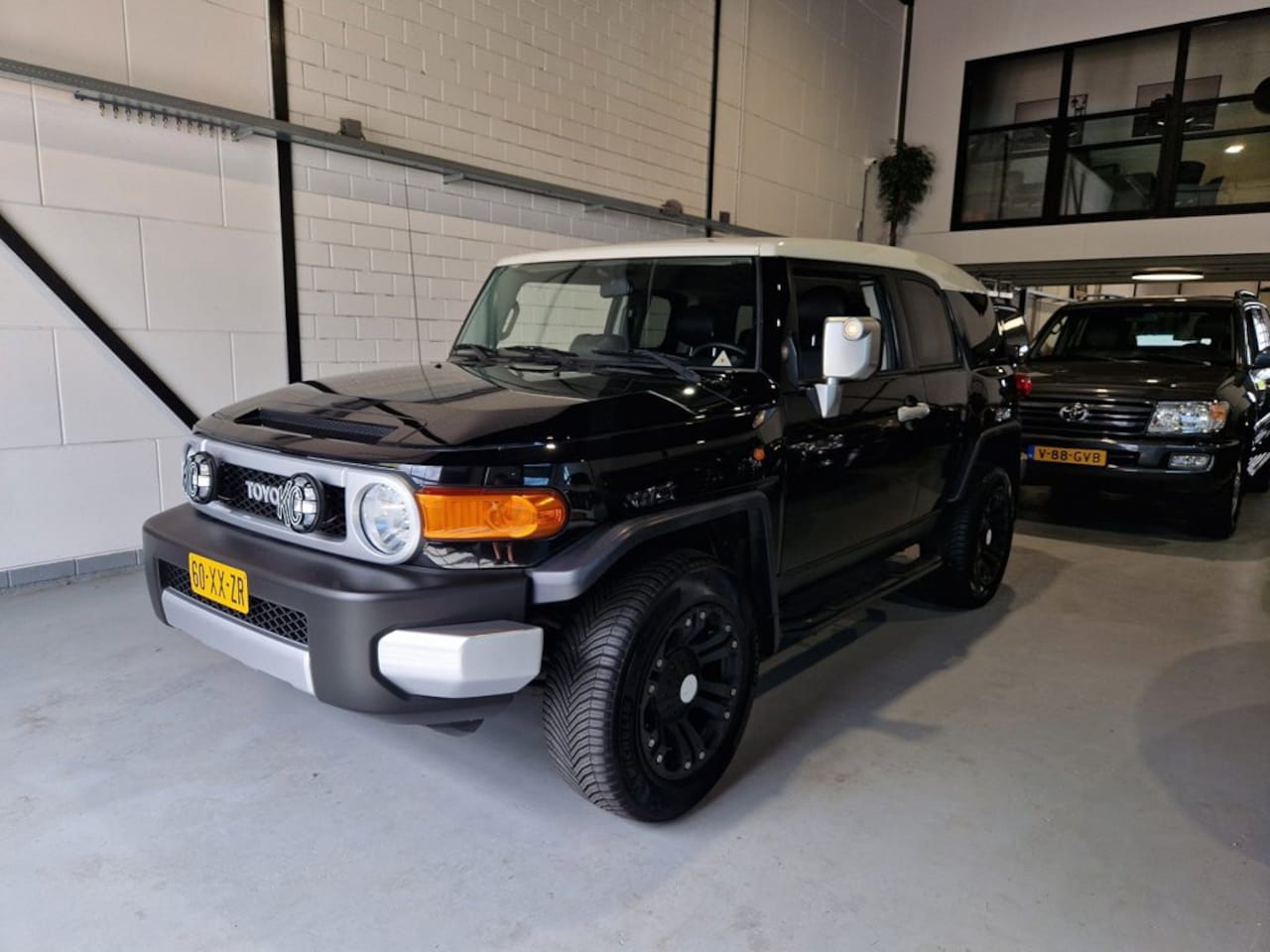 Toyota FJ Cruiser - 4X4 Leder Org NL 1e Eig. Dealeronderhouden - AutoWereld.nl