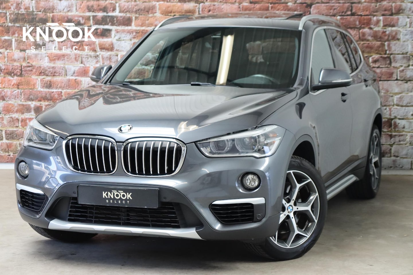 BMW X1 - sDrive20i High Executive xLine Automaat / Navigatiesysteem Plus / Leder / Trekhaak / Panor - AutoWereld.nl