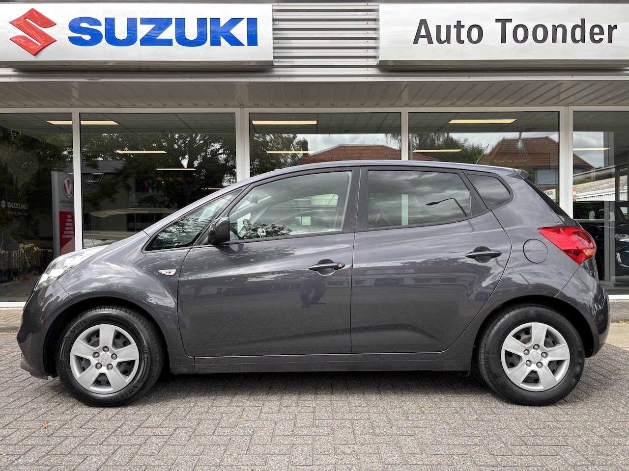 Kia Venga - 1.4 CVVT DynamicPLusLine | Navi | Parkeersensoren | Achteruitrijcamera | Climate Control | - AutoWereld.nl