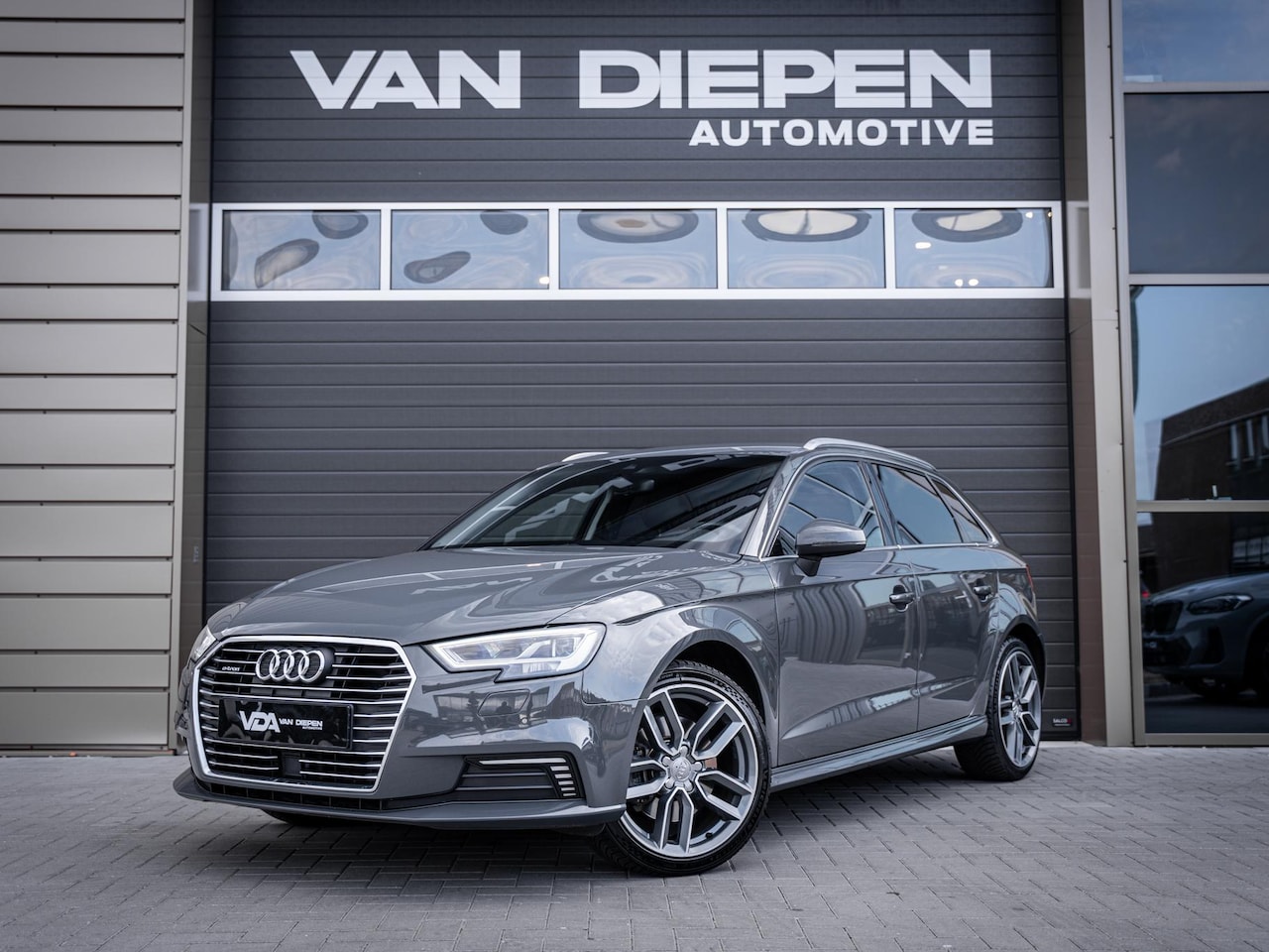 Audi A3 Sportback - 40 e-tron Advance Sport - Virt Cockp l Led l ACC l Trekhaak - AutoWereld.nl