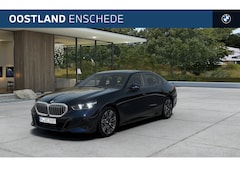 BMW 5-serie - 520i M Sport Automaat / Harman Kardon / Adaptieve LED / Stoelverwarming / Achteruitrijcame