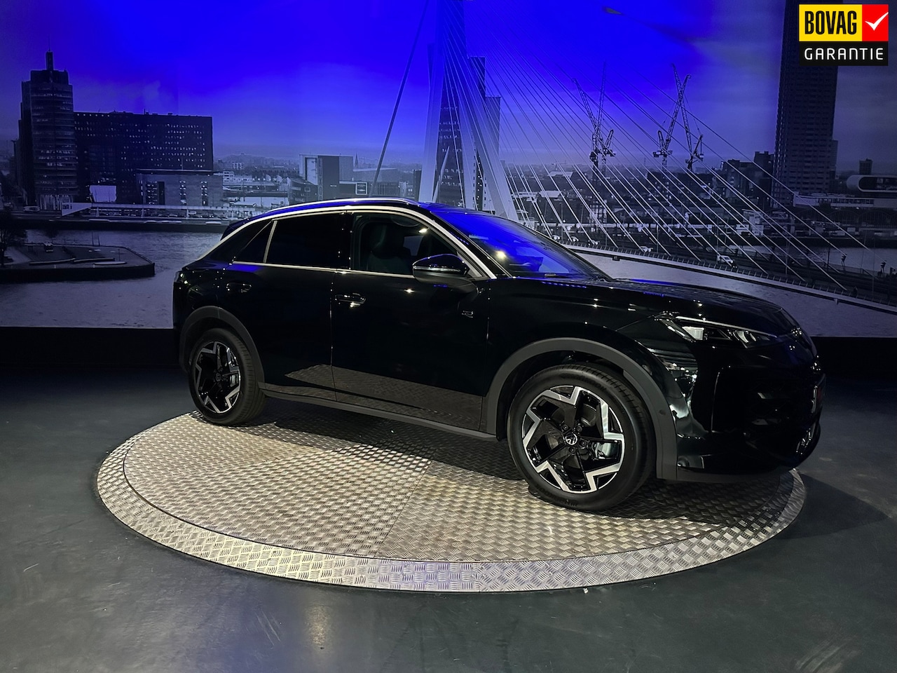 Volkswagen T-Roc - 1.5 eTsi R-Line First Edition *Led*Camera* - AutoWereld.nl