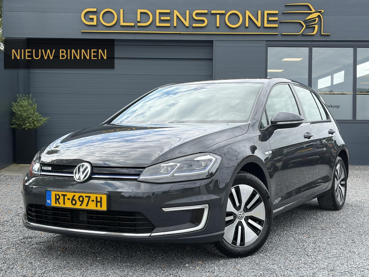 Volkswagen e-Golf - e-Golf SOH88%,Camera,Carplay,Navi,Recent beurt gehad,Keyless,Warmtepomp,2e Eigenaar,Stoelv - AutoWereld.nl