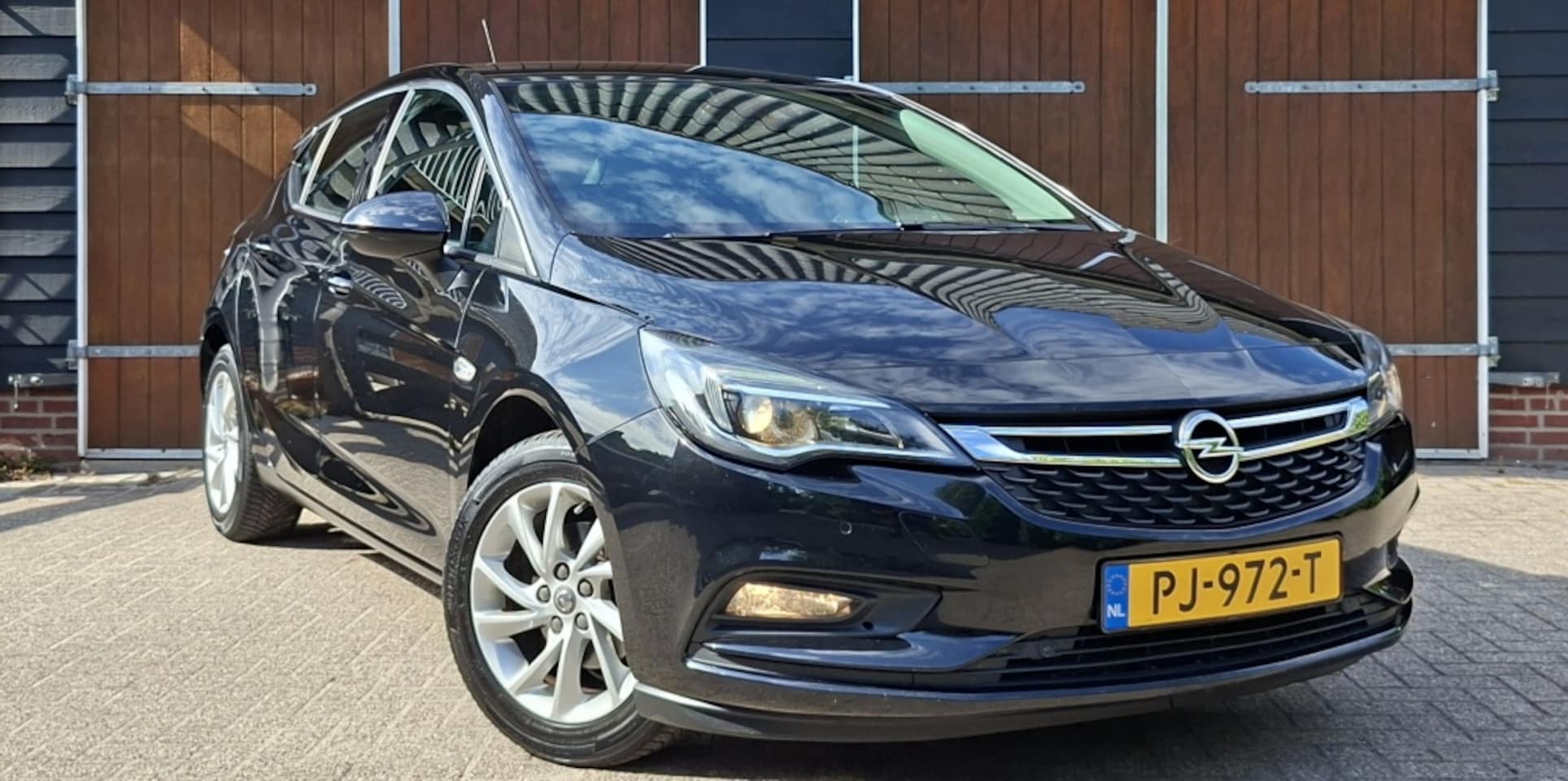 Opel Astra - 1.0 Innovation | Bluetooth | NAP | Half lederen bekleding | All seasonbanden - AutoWereld.nl