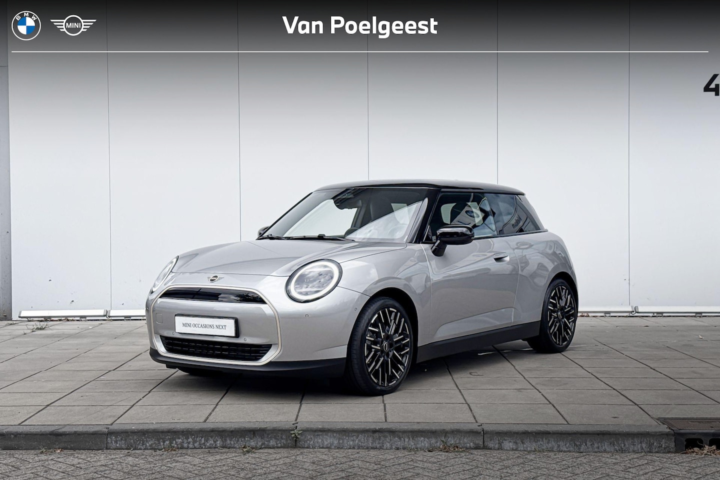 MINI 3-Deurs - Cooper E Classic Pakket L / Harman Kardon / Head Up / Glazen Dak / Driving Assistant / Com - AutoWereld.nl