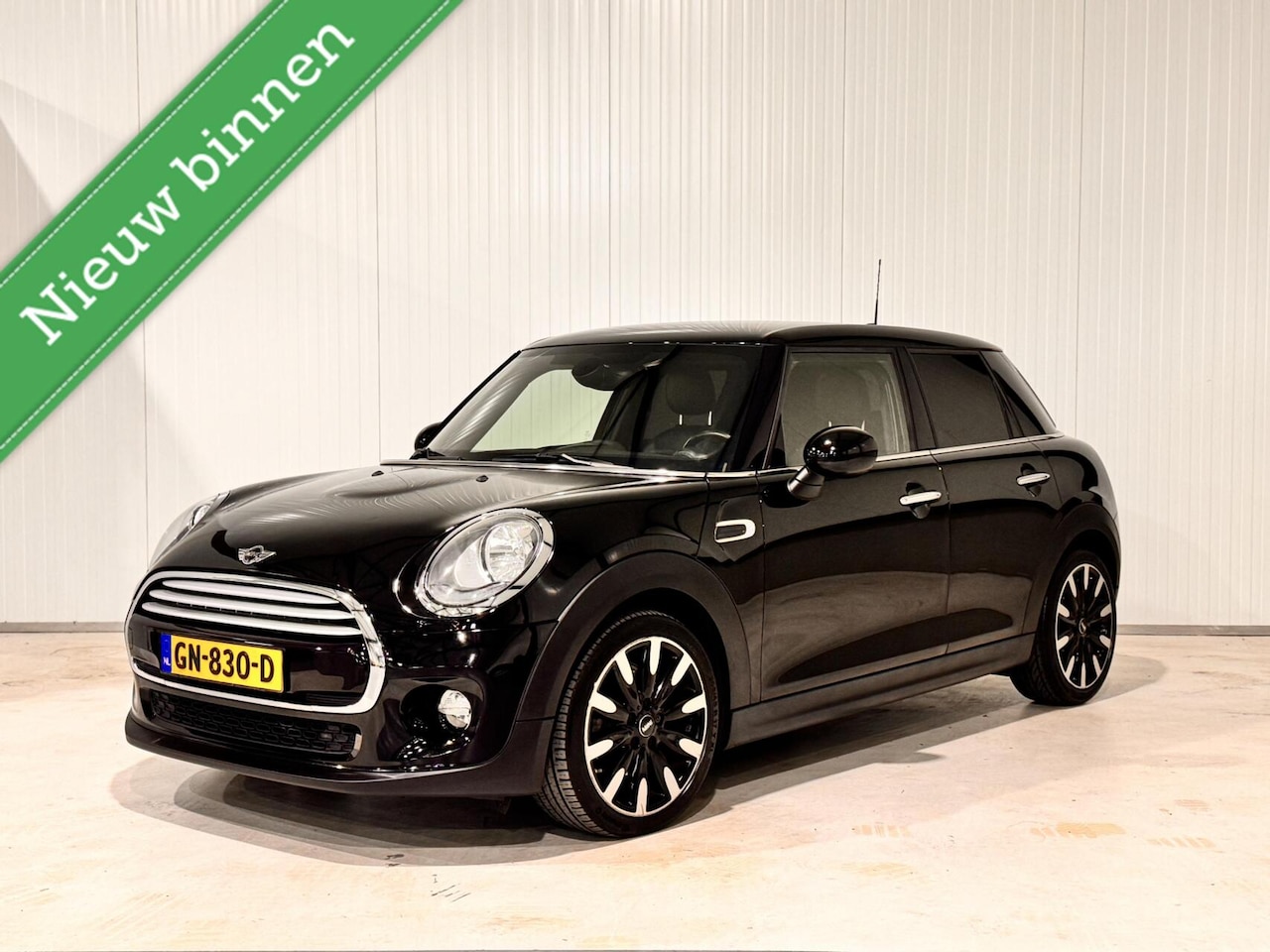 MINI 5-Deurs - 1.5 Cooper Chili Serious Business|LEDER|CRUISE - AutoWereld.nl