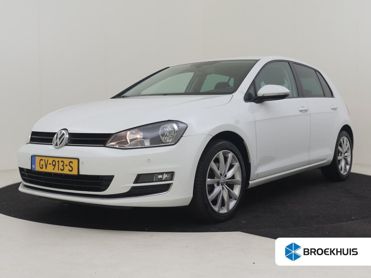 Volkswagen Golf - 1.2 TSI Highline 110PK | Achteruitrijcamera | Parkersensoren Voor/achter | Climate contro - AutoWereld.nl