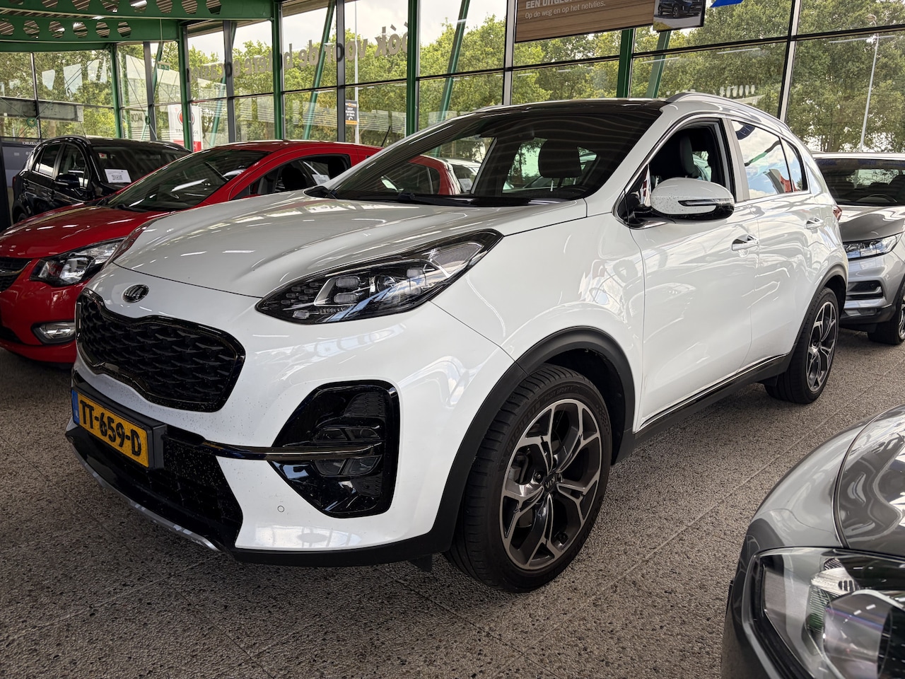 Kia Sportage - 1.6 T-GDI GT-Line Handgeschakeld 177pk | Parkeersensoren vóór én achter | Stoel én stuurve - AutoWereld.nl