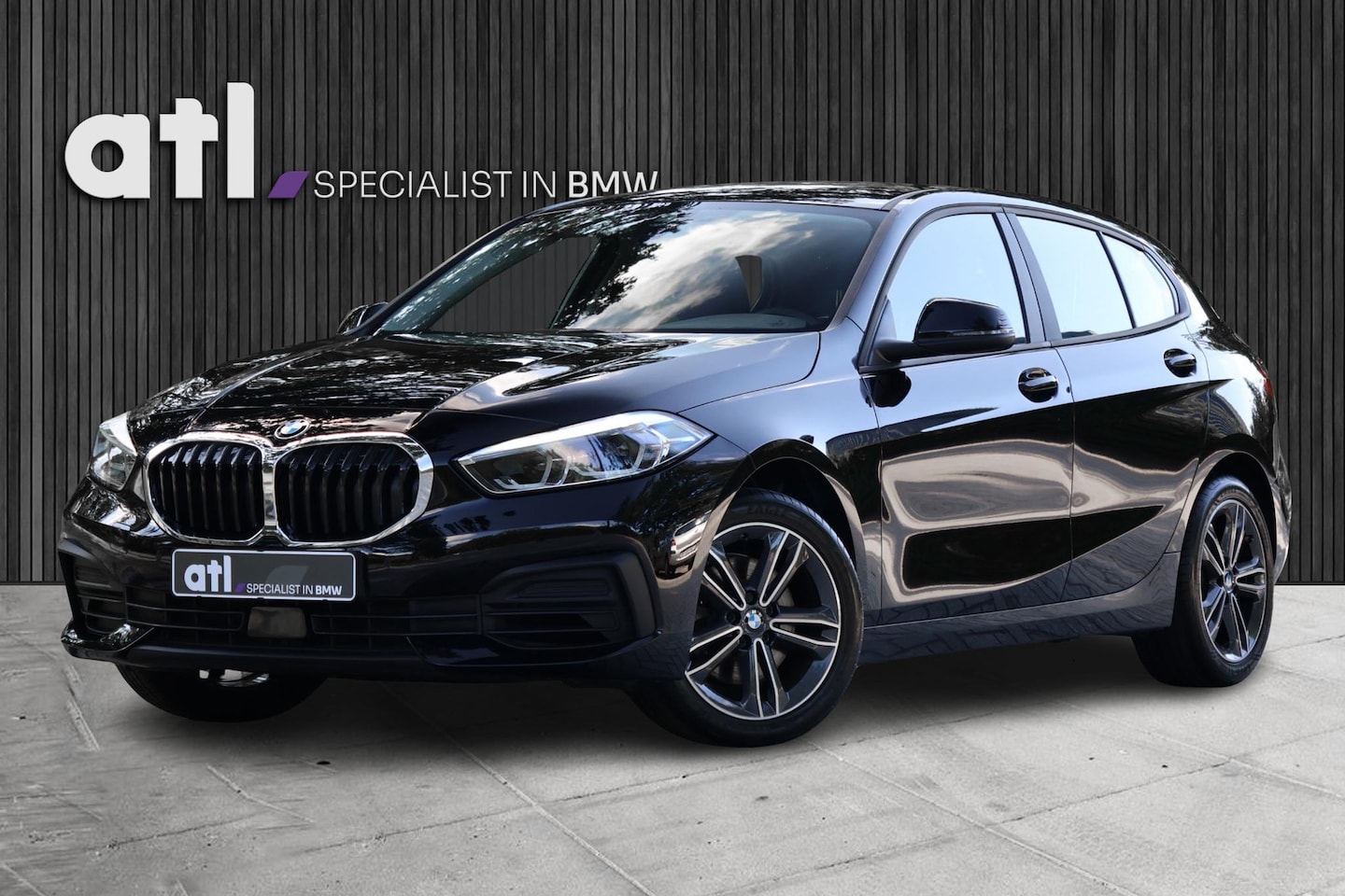 BMW 1-serie - 116i Aut | Carplay | LED | Navi | Stuurwielverwarming | Stoelverwarming | Sportstoelen | P - AutoWereld.nl