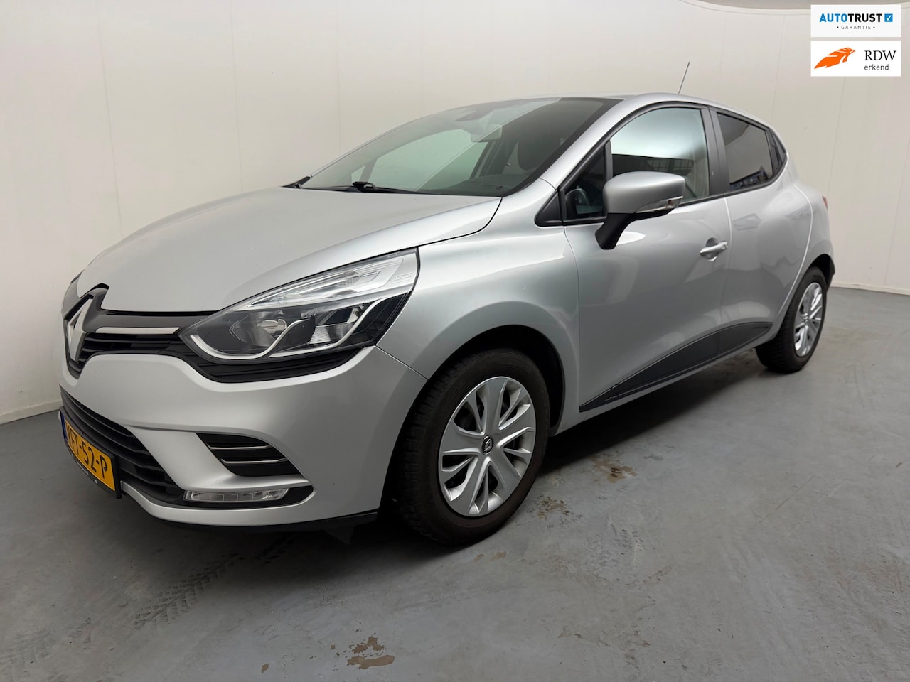 Renault Clio - Grijs kenteken benzine!! # Airco # 50 dkm - AutoWereld.nl