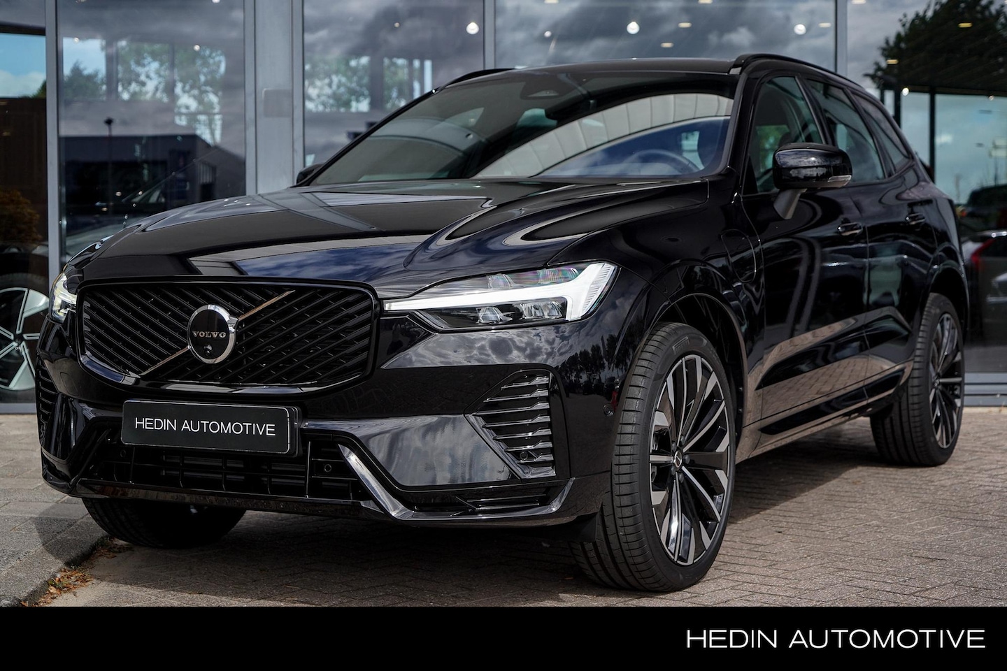 Volvo XC60 - 2.0 T6 Plug-in hybrid AWD Plus Dark | Panorama Dak | Head-Up Display | Harman/Kardon Audio - AutoWereld.nl
