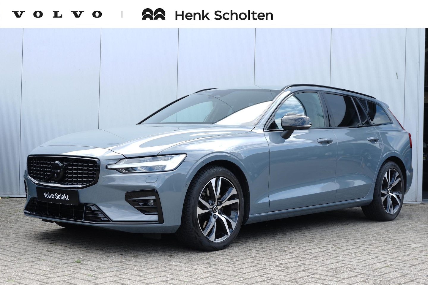 Volvo V60 - 2.0 B3 Plus Dark | Elektrisch Verstelbare Sportstoelen | Harman Kardon Geluidsinstallatie - AutoWereld.nl