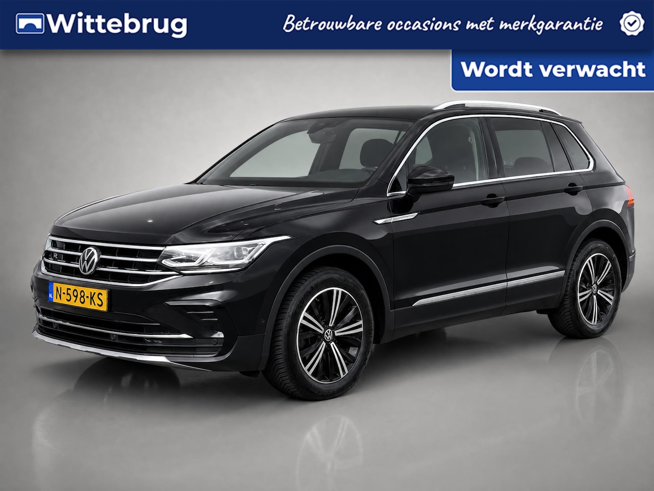 Volkswagen Tiguan - 1.5 TSI Elegance / Digitaal dashboard / Navigatie / Camera / Parkeersensoren V+A / Zwenkba - AutoWereld.nl