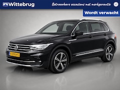 Volkswagen Tiguan - 1.5 TSI Elegance / Digitaal dashboard / Navigatie / Camera / Parkeersensoren V+A / Zwenkba