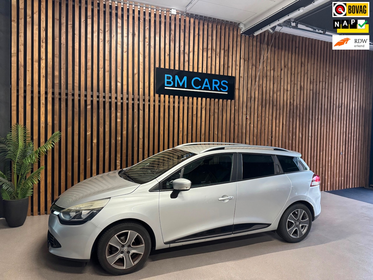 Renault Clio Estate - 0.9 TCe Expression Airco, Navigatie, Led - AutoWereld.nl