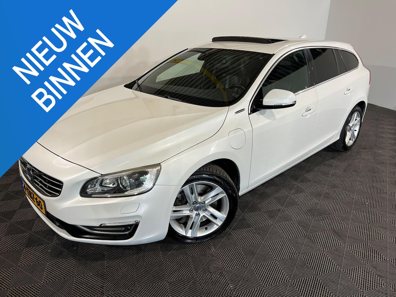 Volvo V60 - 2.4 D6 AWD Plug-In Hybrid Summum 2.4 D6 AWD Plug-In Hybrid Summum - AutoWereld.nl