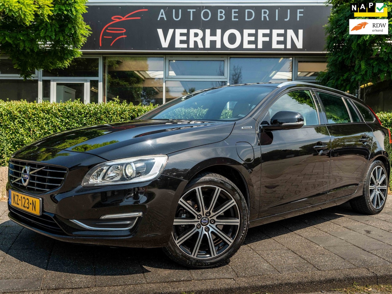 Volvo V60 - 2.4 D5 Twin Engine Special Edition - STOEL VERW - AUTOMAAT - MEMORY STOELEN - CRUISE / CLI - AutoWereld.nl