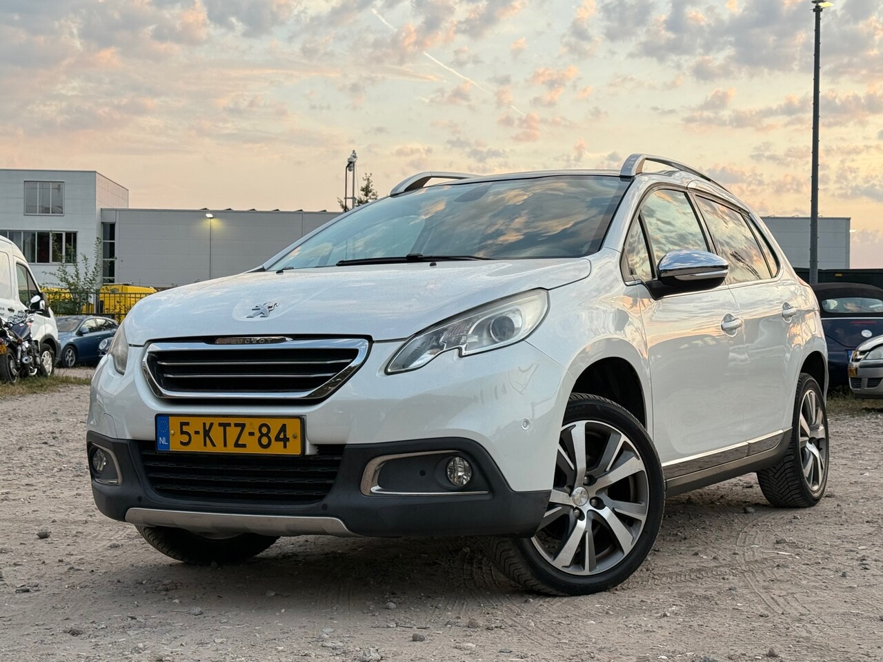 Peugeot 2008 - 1.6 VTi Féline/ PANO/ LED - AutoWereld.nl