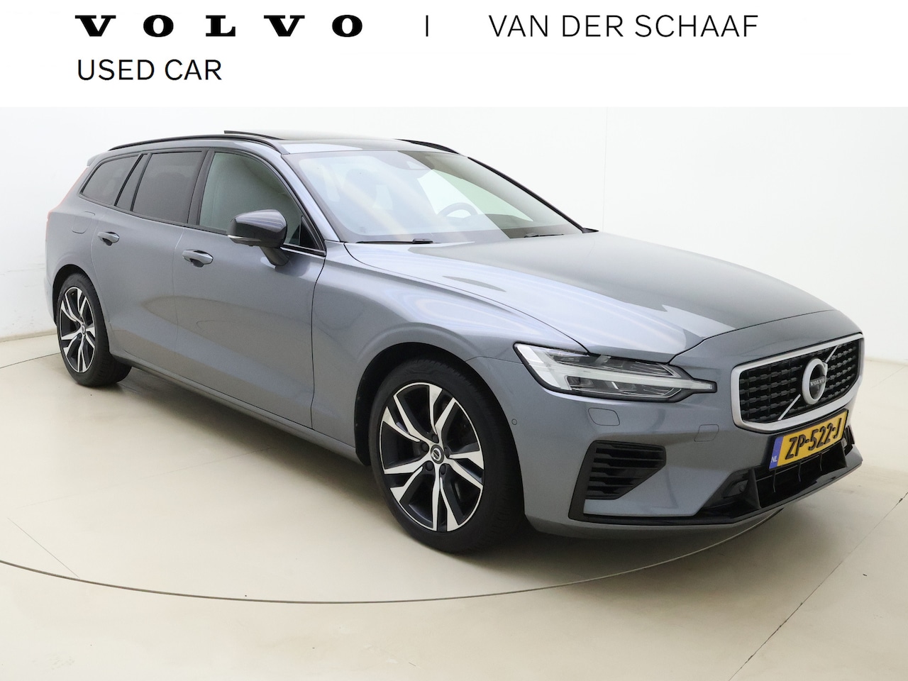 Volvo V60 - T8 390PK Automaat Twin Engine AWD R-Design B&W | Panodak | 360 Camera | ACC | Trekhaak | E - AutoWereld.nl