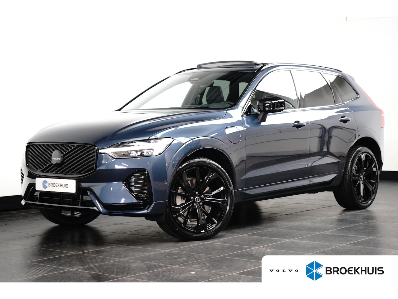 Volvo XC60 - Plus Black Edition Recharge Plug-In Hybrid AWD | Luchtvering | HU-Display | Trekhaak | 360 - AutoWereld.nl