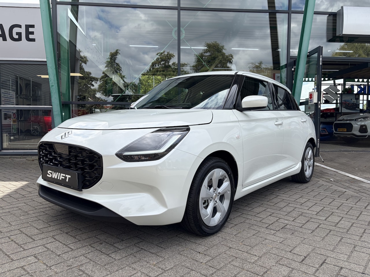 Suzuki Swift - 1.2 Select Smart Hybrid handgeschakeld 83pk | Achteruitrijcamera | Dodehoekdetectie | LED - AutoWereld.nl