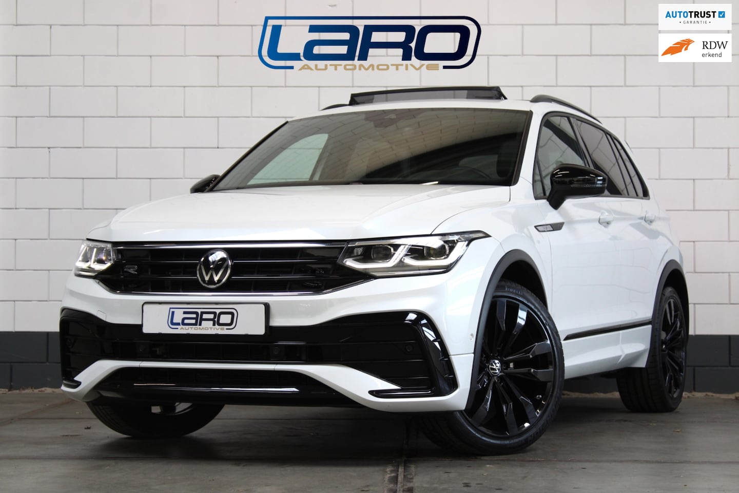 Volkswagen Tiguan - 1.5 TSI R-Line | Pano Trekhaak IQ.Lights Camera HuD Keyless DCC CarPlay Elek. kofferklep - AutoWereld.nl
