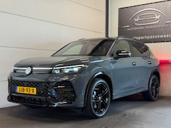 Volkswagen Tiguan - 1.5 eHybrid R-Line Edition Pano, ACC, IQ, Apple Carplay, Massage, Stoelverwarming, Sfeerve