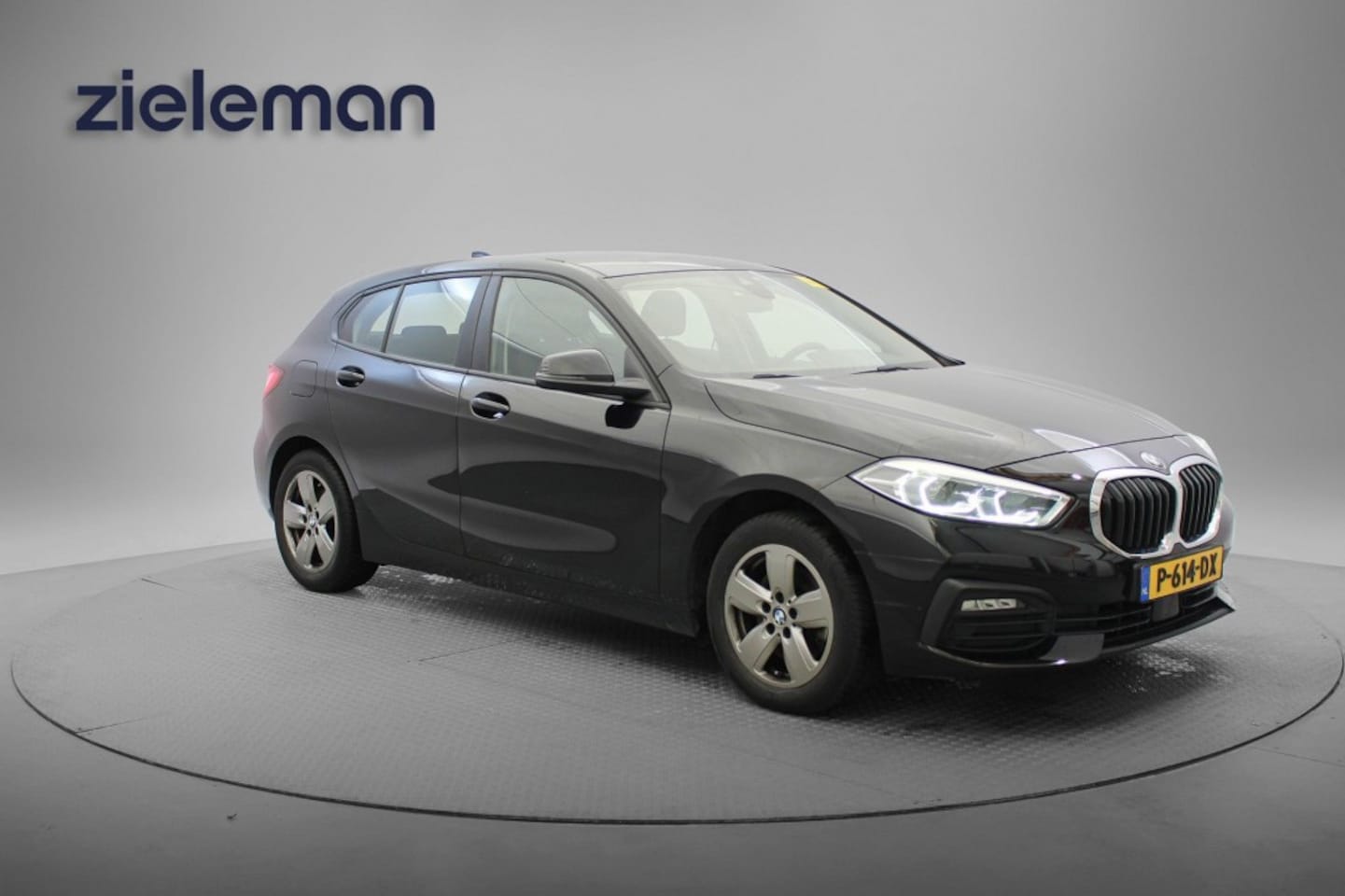 BMW 1-serie - 118d Business Edition Automaat - Digitaal Cockpit, Carplay, Navi, Cruise, Trekhaak afn. - AutoWereld.nl