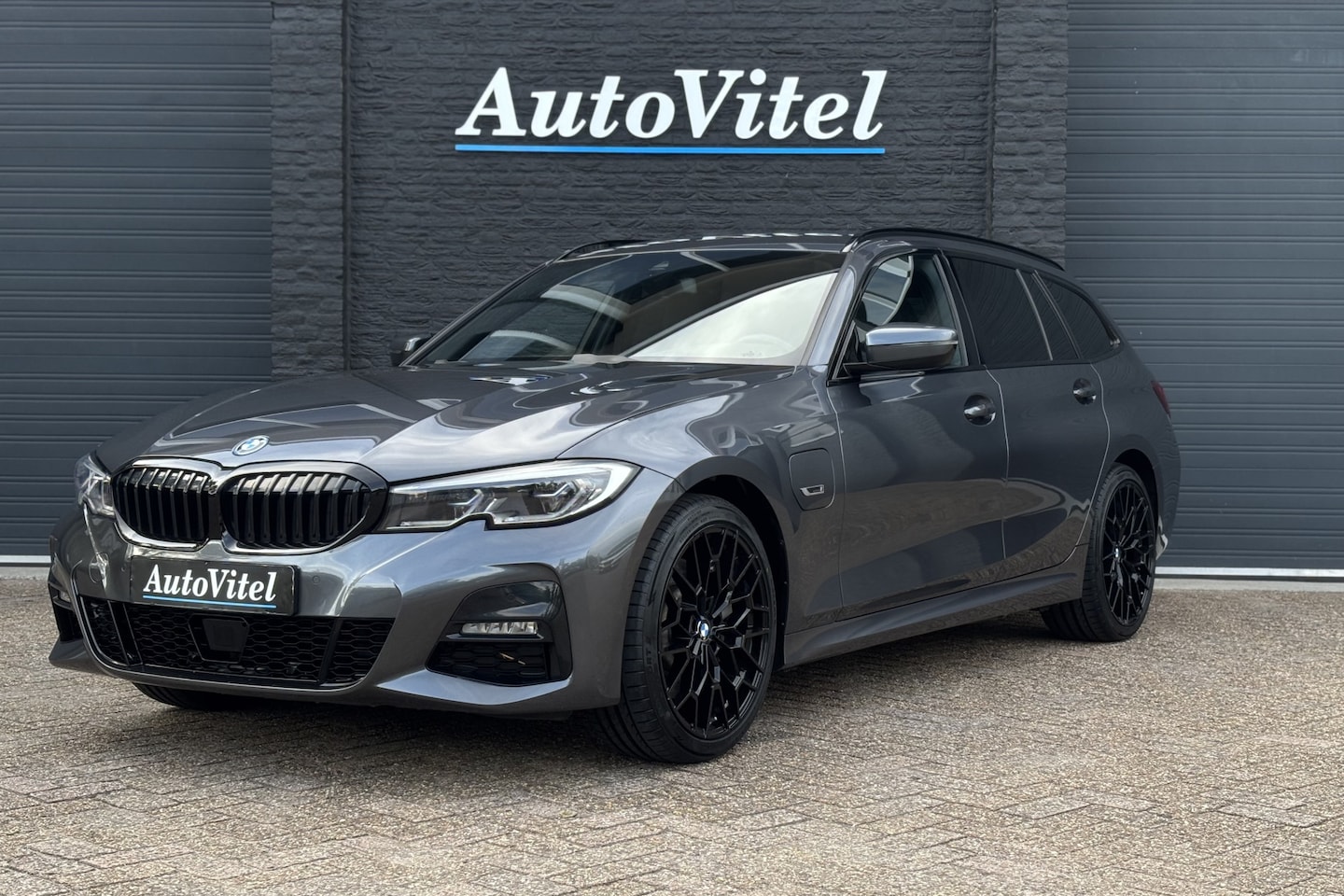 BMW 3-serie Touring - 330e M Sport | Head-up | Sportleder | 19' Inch Breedset | Comfort Access | Trekhaak | Adap - AutoWereld.nl