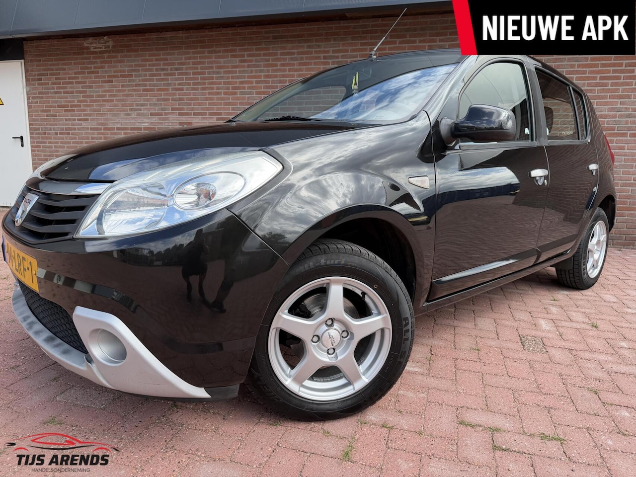 Dacia Sandero - 1.2 Lauréate|NWEAPK|AIRCO|ELEK PAKKET|TREKHAAK - AutoWereld.nl