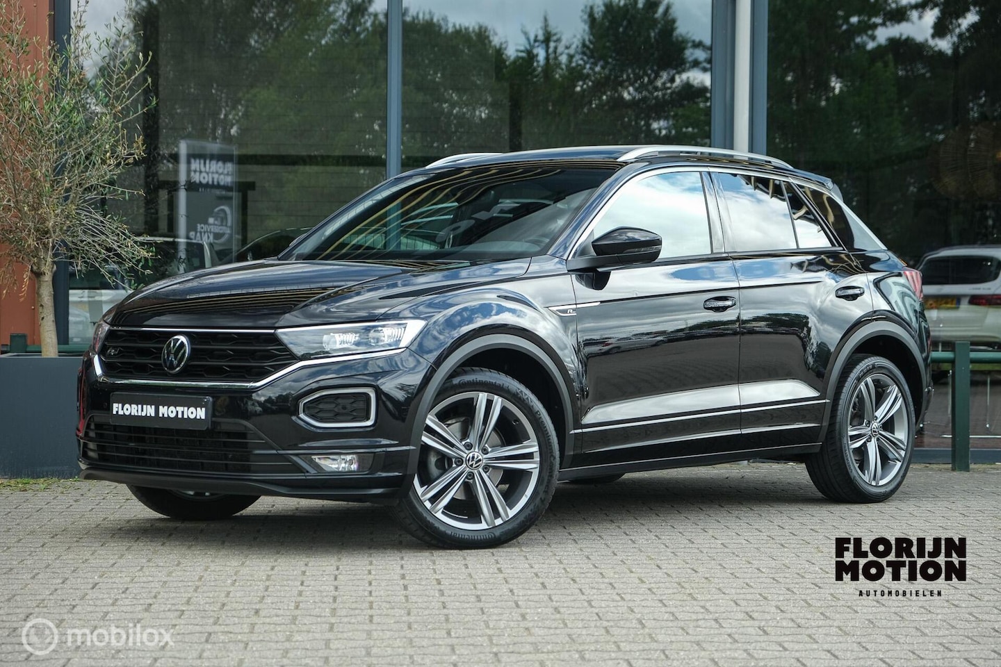 Volkswagen T-Roc - 1.5 TSI Sport R-Line | LED | Pano | Stoelverwarming | ACC | Ambientverlichting | Camera | - AutoWereld.nl