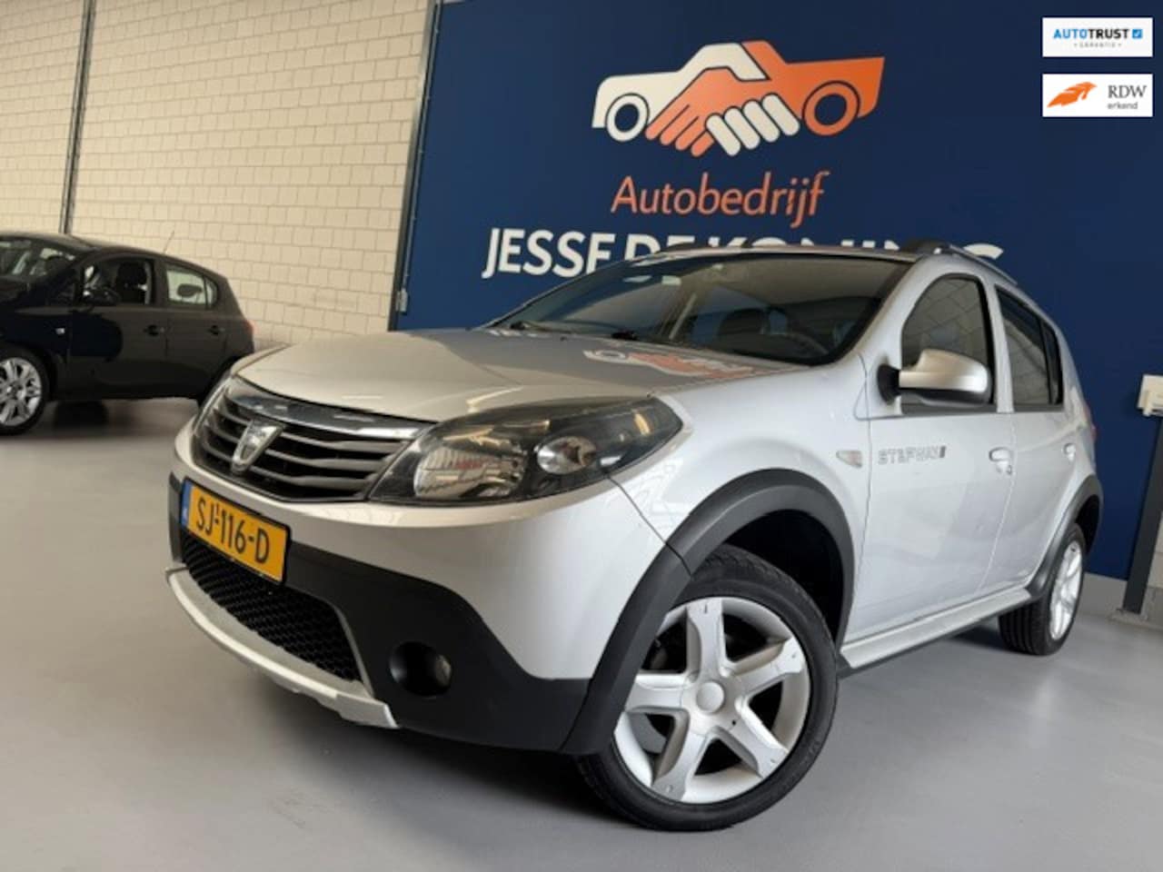Dacia Sandero Stepway - 1.6 / bj.2012 / kleur: grijs / airco / sportvelgen / 5 deurs / stereo/NAP met 169962 km.en - AutoWereld.nl