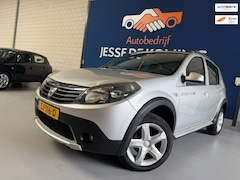 Dacia Sandero Stepway - 1.6 / bj.2012 / kleur: grijs / airco / sportvelgen / 5 deurs / stereo/NAP met 169962 km.en