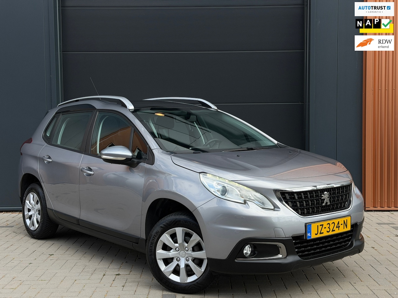 Peugeot 2008 - 1.2 PureTech Blue Lion|Dealer Onderhouden|Distr.Riem Vervangen|Pano|Navigatie|Cruise Contr - AutoWereld.nl