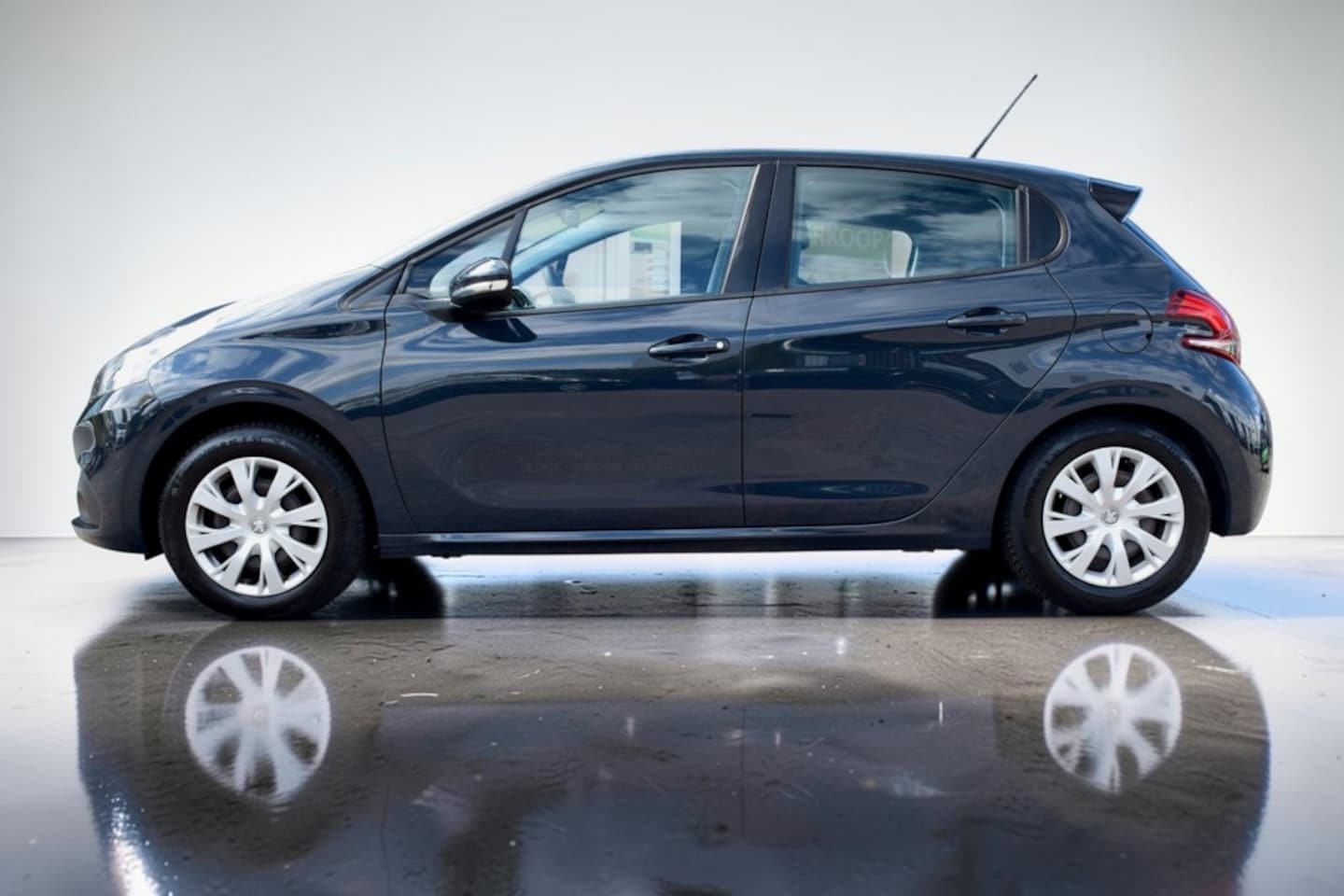 Peugeot 208 - 1.2 PureTech Blue Lion 1.2 PureTech Blue Lion, Trekhaak, Parkeerhulp, Airco, Navigatie