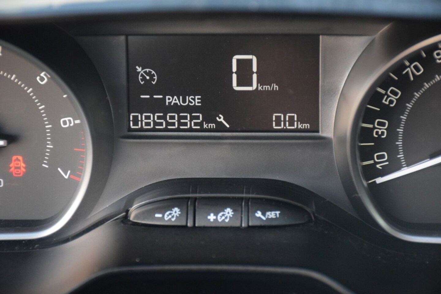 Peugeot 208 - 1.2 PureTech Blue Lion 1.2 PureTech Blue Lion, Trekhaak, Parkeerhulp, Airco, Navigatie