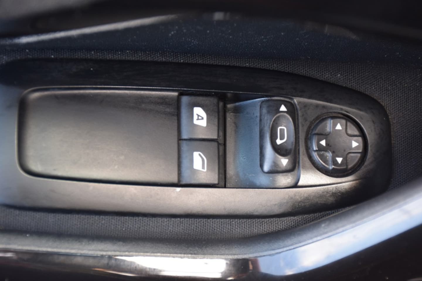 Peugeot 208 - 1.2 PureTech Blue Lion 1.2 PureTech Blue Lion, Trekhaak, Parkeerhulp, Airco, Navigatie