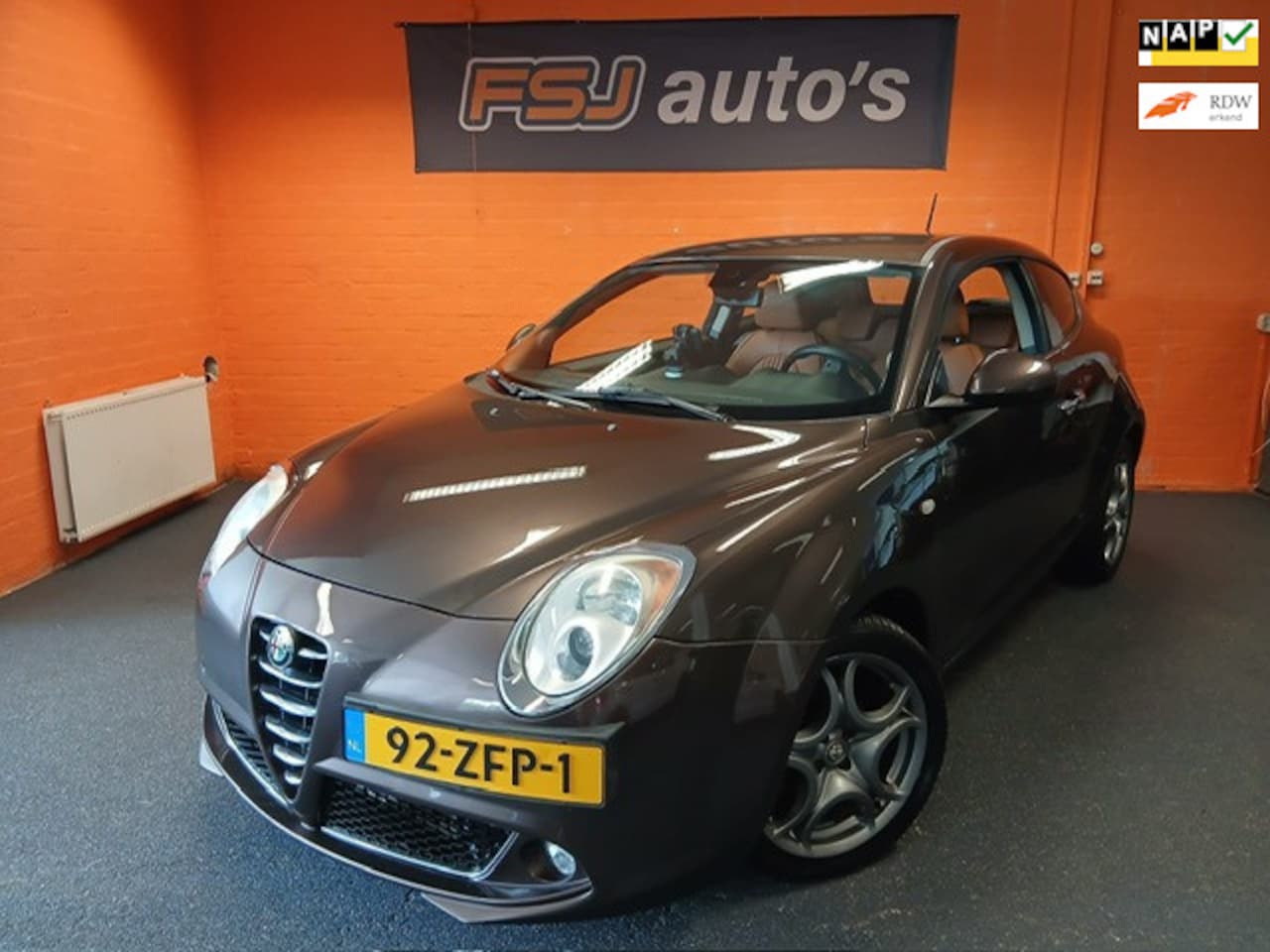 Alfa Romeo MiTo - 0.9 TwinAir / DISTINCTIVE / LEDER / AIRCO!! - AutoWereld.nl
