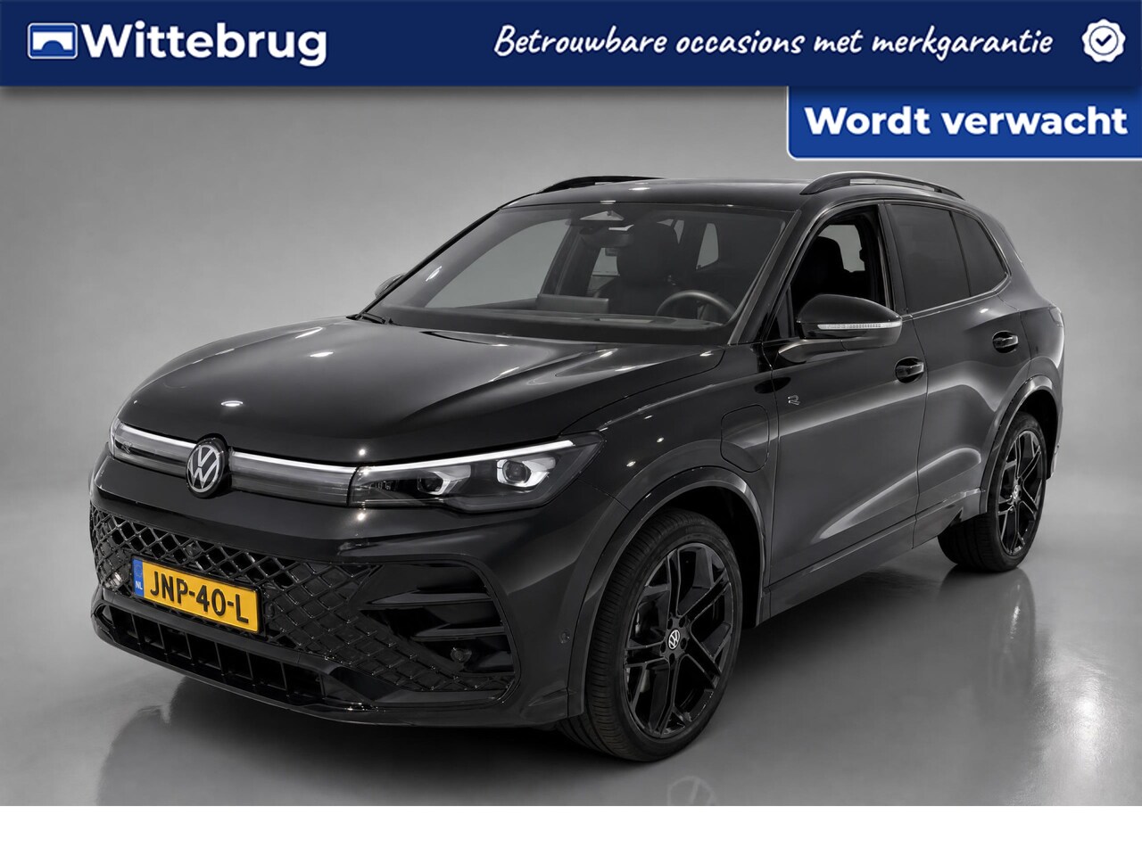 Volkswagen Tiguan - 1.5 eHybrid 272pk R-Line Edition / Black style / Panoramadak / Leder / Trekhaak / 20" LMV - AutoWereld.nl