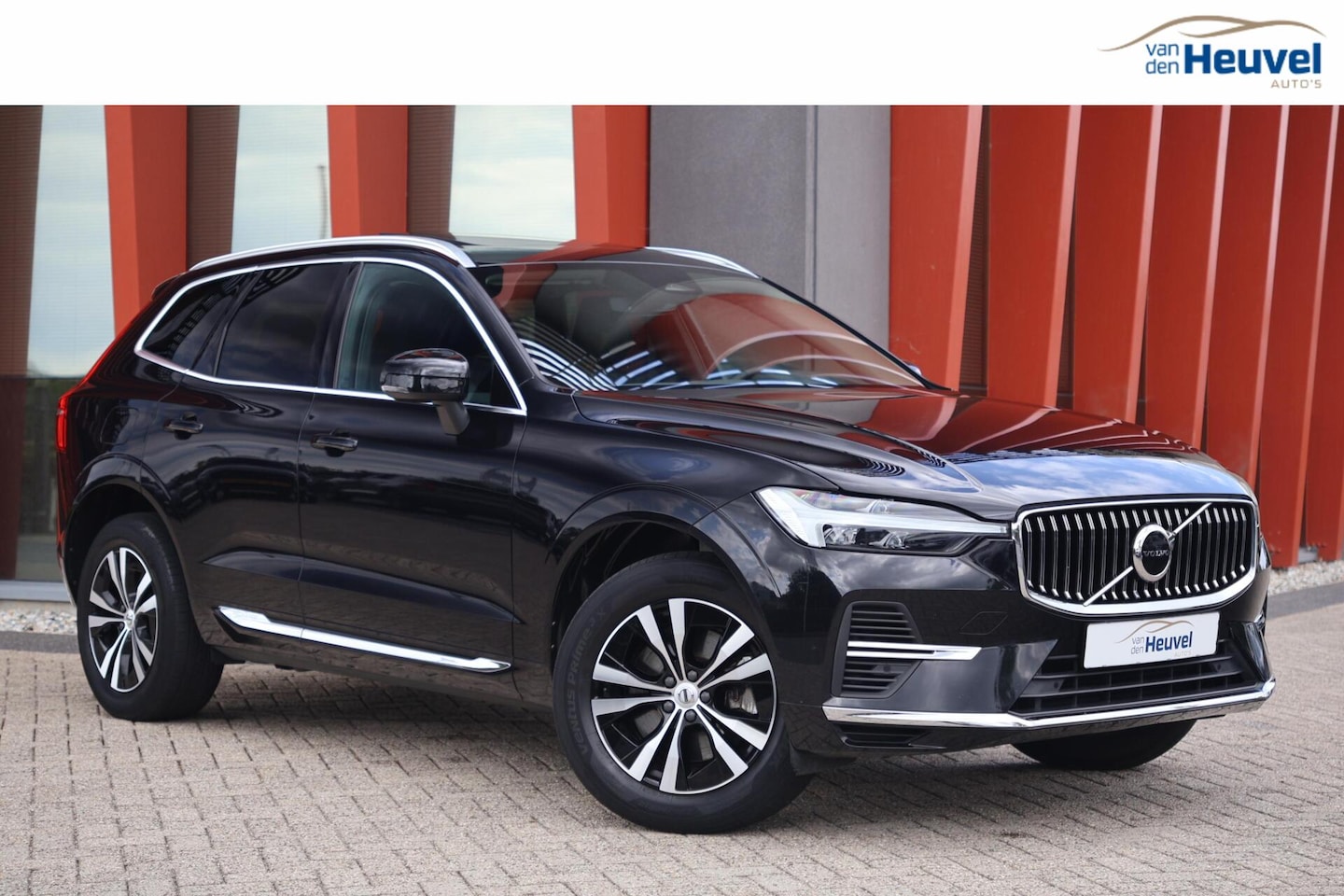 Volvo XC60 - T6 Recharge AWD Inscription | Stoelverwarming | Trekhaak | Leder | Pilot Assist | Parkeerc - AutoWereld.nl